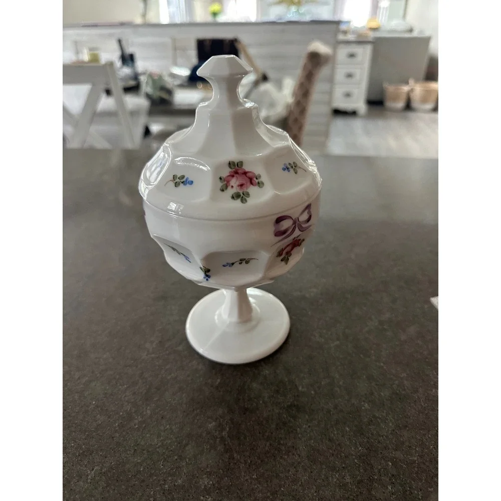 Vintage Westmoreland Milk Glass Roses & Bows Covered Pedestal Candy Dish EUC
